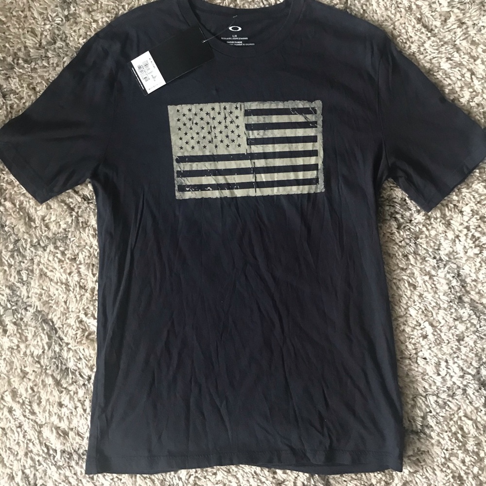 Men's Large Oakley Tee Military Flag